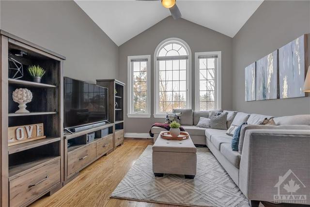 44 Briggs Avenue, Townhouse with 3 bedrooms, 4 bathrooms and 3 parking in Ottawa ON | Image 13