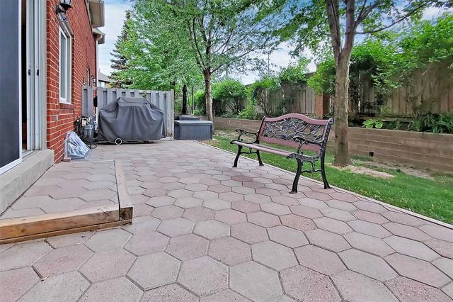 81 Beaumont Pl, Townhouse with 3 bedrooms, 3 bathrooms and 2 parking in Vaughan ON | Image 35
