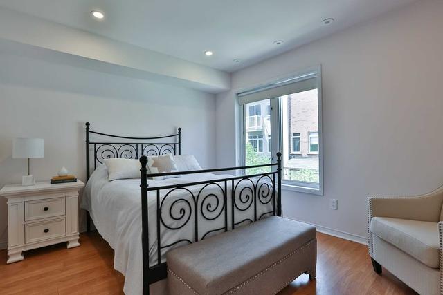 24 - 20 Turntable Cres, Townhouse with 3 bedrooms, 2 bathrooms and 1 parking in Toronto ON | Image 5