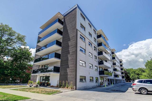 201 - 2411 New St, Condo with 2 bedrooms, 1 bathrooms and 1 parking in Burlington ON | Card Image
