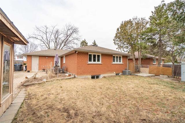 64 Dorchester Dr, House detached with 3 bedrooms, 3 bathrooms and 5 parking in Brampton ON | Image 35
