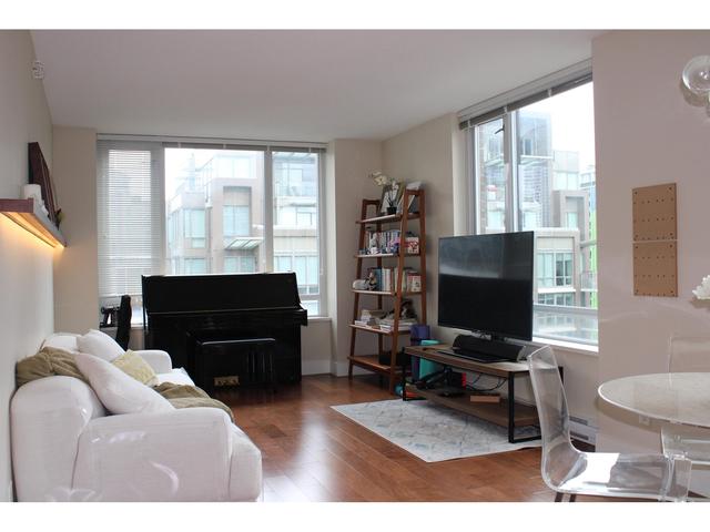 1705 - 1088 Richards Street, Condo with 2 bedrooms, 2 bathrooms and null parking in Vancouver BC | Image 2