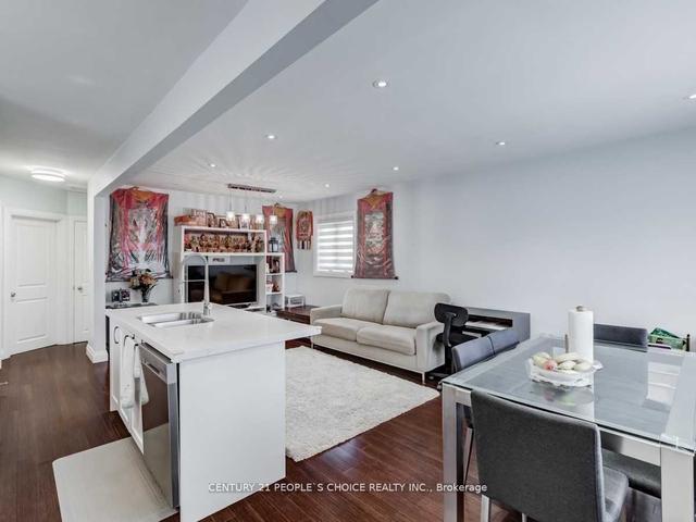 48 Stephen Dr, House detached with 2 bedrooms, 2 bathrooms and 3 parking in Toronto ON | Image 23