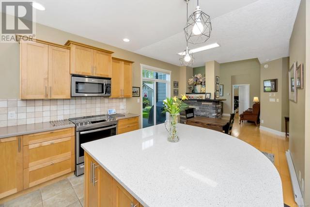 6442 Willowpark Way, House detached with 3 bedrooms, 3 bathrooms and 3 parking in Sooke BC | Image 5