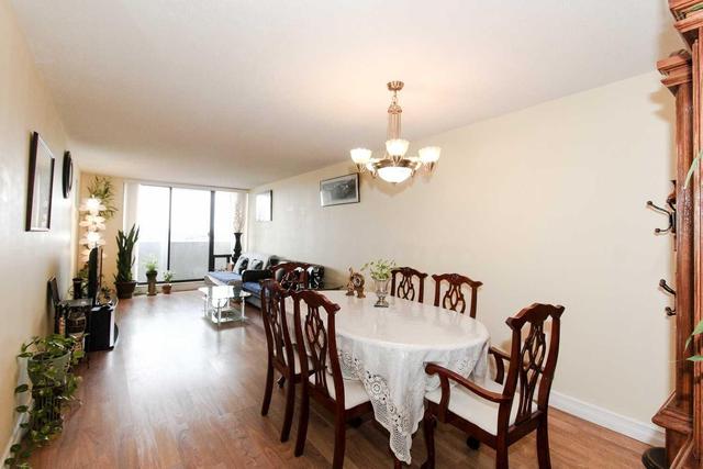 1001 - 10 Tangreen Crt, Condo with 3 bedrooms, 2 bathrooms and 2 parking in Toronto ON | Image 4