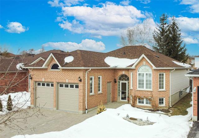 92 Marsellus Dr, House detached with 2 bedrooms, 3 bathrooms and 4 parking in Barrie ON | Image 12