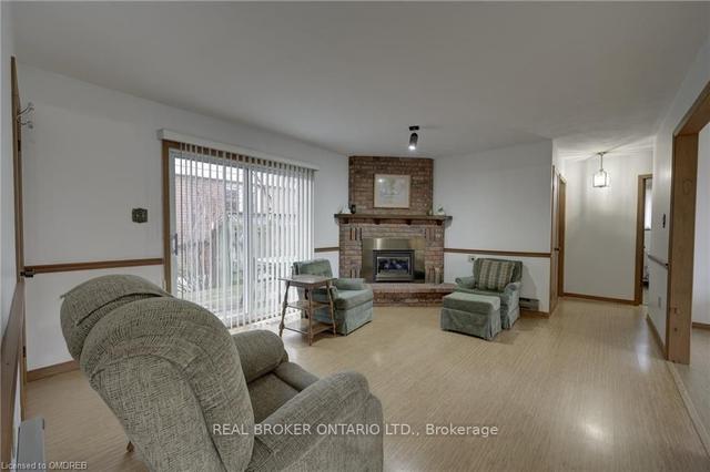 161 Guildwood Dr, House detached with 2 bedrooms, 3 bathrooms and 5 parking in Hamilton ON | Image 4