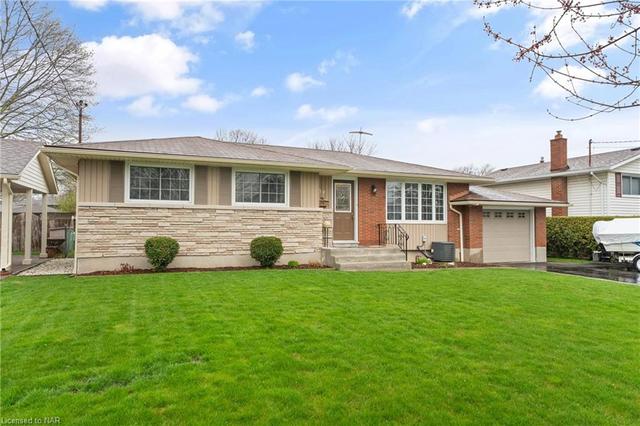 39 Lockview Crescent, House detached with 3 bedrooms, 2 bathrooms and 5 parking in St. Catharines ON | Image 1
