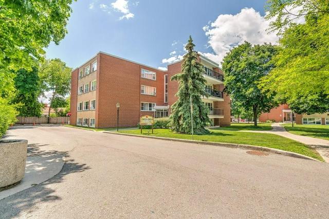 201 - 2054 Courtland Drive, Condo with 2 bedrooms, 1 bathrooms and 1 parking in Burlington ON | Image 3