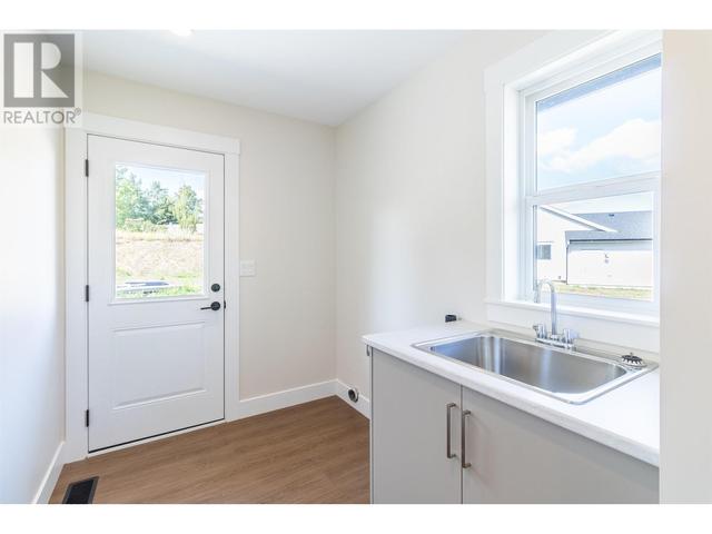 306 Sandhill Crescent, House detached with 3 bedrooms, 2 bathrooms and null parking in One Hundred Mile House BC | Image 17