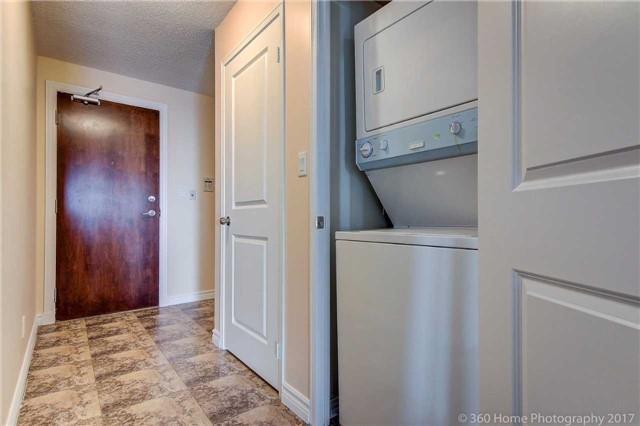 LphG - 8 Rosebank Dr, Condo with 1 bedrooms, 1 bathrooms and 1 parking in Toronto ON | Image 3