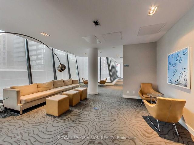 1001 - 832 Bay St, Condo with 1 bedrooms, 1 bathrooms and 0 parking in Toronto ON | Image 16