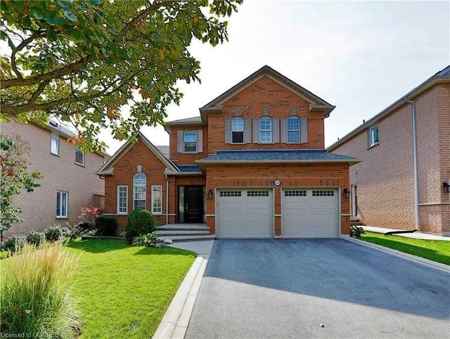 2330 Woodridge Way, House detached with 3 bedrooms, 4 bathrooms and 6 parking in Oakville ON | Image 1
