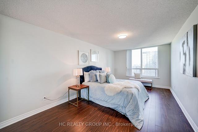 2807 - 18 Parkview Ave, Condo with 3 bedrooms, 2 bathrooms and 1 parking in Toronto ON | Image 9