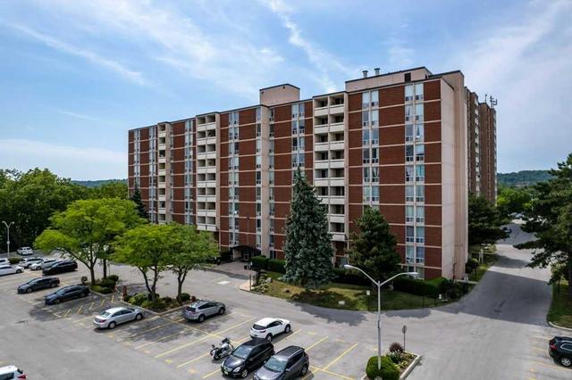 506 - 75 Glenburn Crt, Condo with 2 bedrooms, 1 bathrooms and 1 parking in Hamilton ON | Image 1