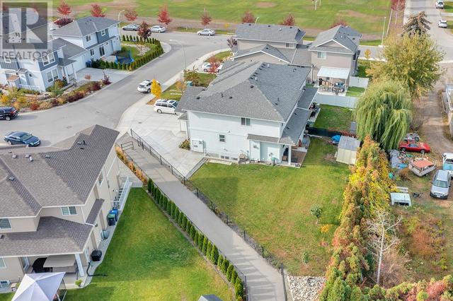 909 Currell Crescent, House detached with 4 bedrooms, 3 bathrooms and 4 parking in Kelowna BC | Image 1