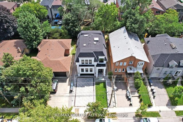 233 Carmichael Ave E, House detached with 5 bedrooms, 5 bathrooms and 4 parking in Toronto ON | Image 32