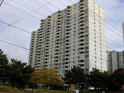 711 - 340 Dixon Rd, Condo with 3 bedrooms, 2 bathrooms and 1 parking in Toronto ON | Image 1