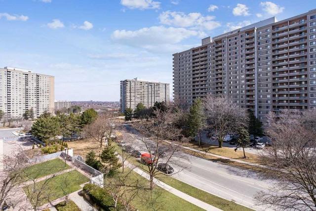 609 - 3590 Kaneff Cres, Condo with 3 bedrooms, 2 bathrooms and 2 parking in Mississauga ON | Image 2
