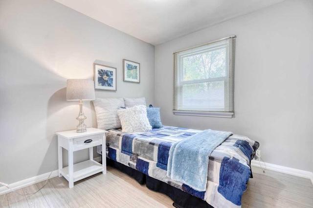 Upper - 97 Bishop Ave, House detached with 3 bedrooms, 1 bathrooms and 1 parking in Toronto ON | Image 10