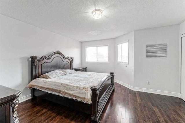 1203 Prestonwood Cres, House semidetached with 3 bedrooms, 4 bathrooms and 4 parking in Mississauga ON | Image 5