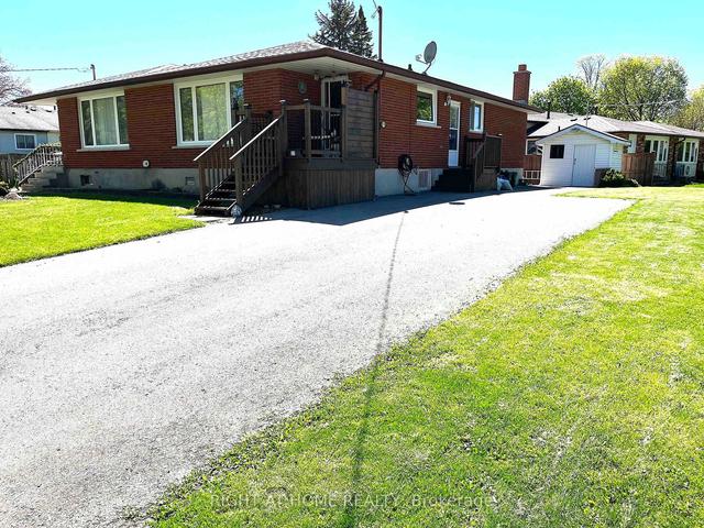 37 Allan Dr, House semidetached with 3 bedrooms, 2 bathrooms and 5 parking in St. Catharines ON | Image 1