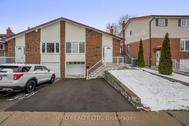 75 Newlyn Cres, House semidetached with 4 bedrooms, 3 bathrooms and 3 parking in Brampton ON | Image 1