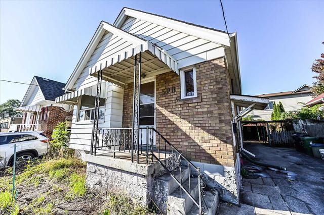 688 Cosburn Ave, House detached with 2 bedrooms, 2 bathrooms and 3 parking in Toronto ON | Image 6