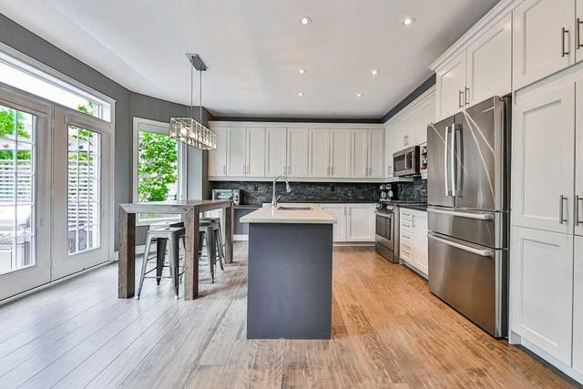 3312 Raspberry Bush Tr, House detached with 4 bedrooms, 4 bathrooms and 4 parking in Oakville ON | Image 2