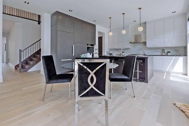 282 Pebble Gdns, House detached with 5 bedrooms, 4 bathrooms and 4 parking in Oakville ON | Image 3