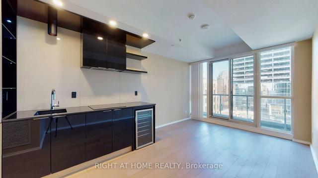 2305 - 70 Temperance St, Condo with 0 bedrooms, 1 bathrooms and 0 parking in Toronto ON | Image 2