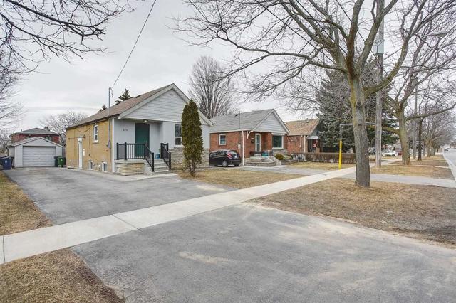 670 Pharmacy Ave, House detached with 2 bedrooms, 2 bathrooms and 4 parking in Toronto ON | Image 24