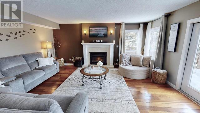 10704 108 Avenue, House detached with 5 bedrooms, 4 bathrooms and null parking in Fort St. John BC | Card Image