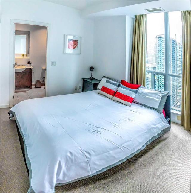 2602 - 208 Queens Quay Quay W, Condo with 2 bedrooms, 2 bathrooms and 1 parking in Toronto ON | Image 6