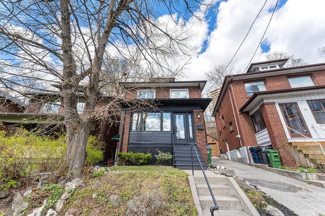 27 Parkview Gdns, House detached with 3 bedrooms, 3 bathrooms and 2 parking in Toronto ON | Image 1
