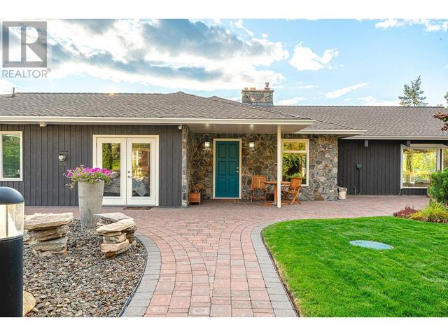 3029 Spruce Drive, House detached with 3 bedrooms, 3 bathrooms and null parking in Okanagan Similkameen E BC | Image 6