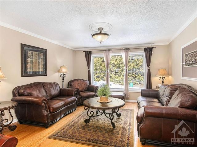 2490 Orient Park Drive, House detached with 3 bedrooms, 4 bathrooms and 4 parking in Ottawa ON | Image 4