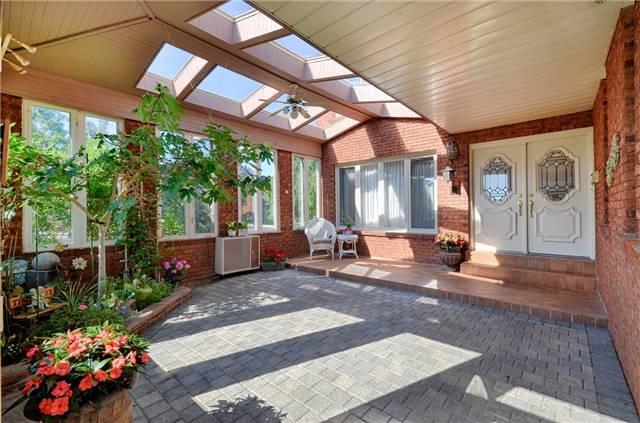 8 Torran Rd, House detached with 4 bedrooms, 4 bathrooms and 6 parking in Vaughan ON | Image 2