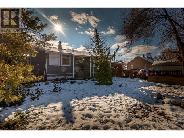 4003 27 Avenue, House detached with 3 bedrooms, 2 bathrooms and 1 parking in Vernon BC | Image 27