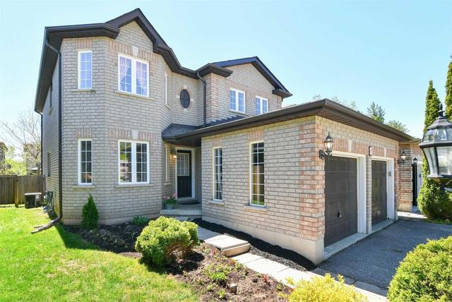 41 Kenwell Cres, House detached with 4 bedrooms, 3 bathrooms and 4 parking in Barrie ON | Image 2