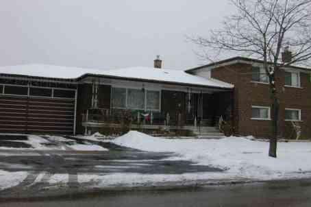 113 Redgrave Dr, House detached with 4 bedrooms, 3 bathrooms and 4 parking in Toronto ON | Image 1