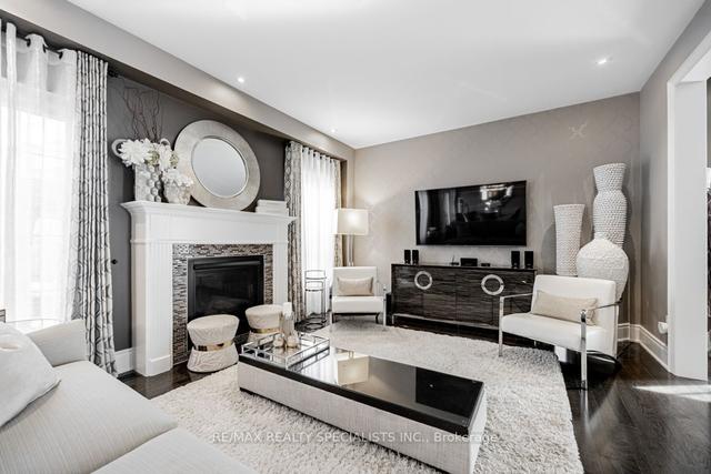 14 Cameo Crt, House detached with 4 bedrooms, 6 bathrooms and 6 parking in Brampton ON | Image 3