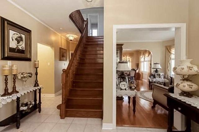 104 Twin Willow Cres, House detached with 4 bedrooms, 4 bathrooms and 2 parking in Brampton ON | Image 2