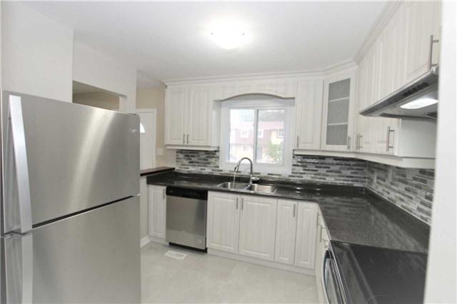 79 - 93 Hansen Rd N, Townhouse with 3 bedrooms, 2 bathrooms and 1 parking in Brampton ON | Image 2