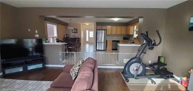 115 Dubrick Crescent, House detached with 3 bedrooms, 2 bathrooms and 3 parking in Kitchener ON | Image 5