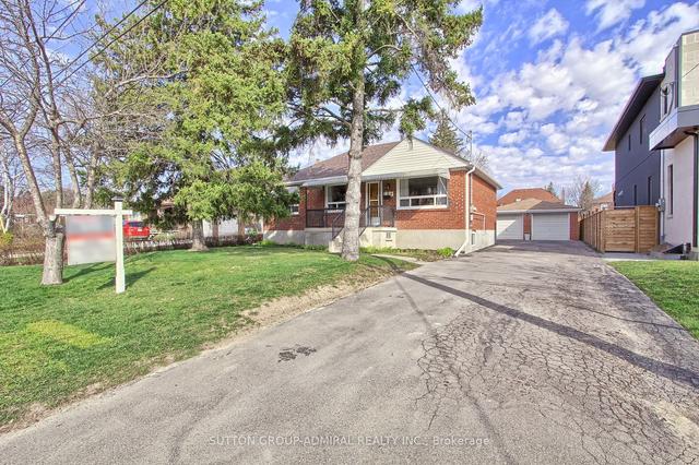 194 Cocksfield Ave, House detached with 3 bedrooms, 2 bathrooms and 8 parking in Toronto ON | Image 1