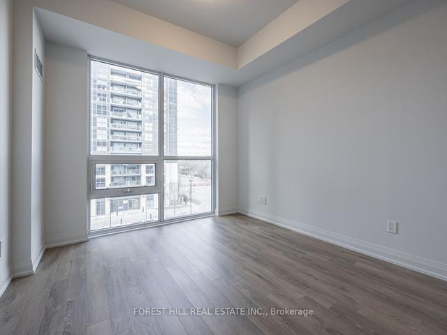 401 - 10 Meadowglen Pl, Condo with 3 bedrooms, 2 bathrooms and 1 parking in Toronto ON | Image 6