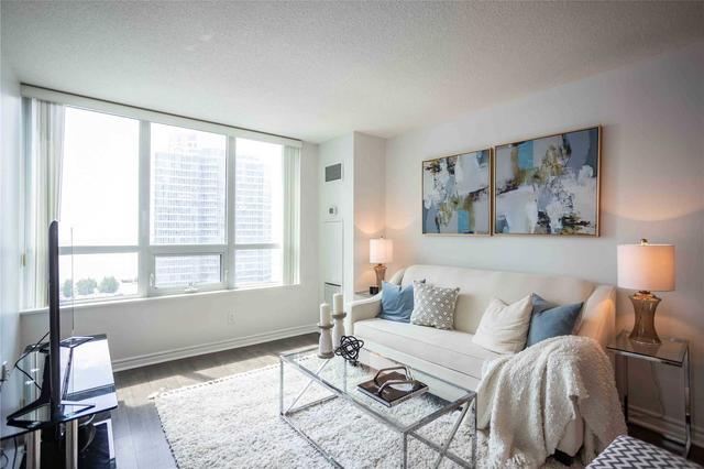 2010 - 19 Grand Trunk Cres, Condo with 2 bedrooms, 2 bathrooms and 1 parking in Toronto ON | Image 2