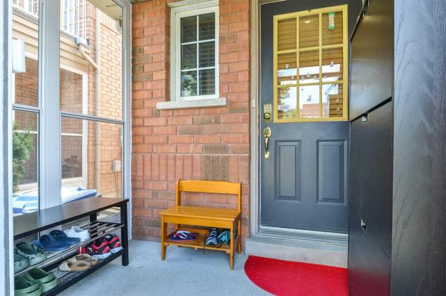 5938 Churchill Meadows Blvd, House semidetached with 3 bedrooms, 3 bathrooms and 1 parking in Mississauga ON | Image 2