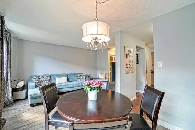 680 Regency Crt, Townhouse with 3 bedrooms, 2 bathrooms and 2 parking in Burlington ON | Image 39